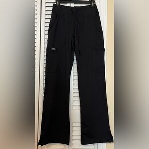 NWT QBK Workwear Women’s Yoga Mid Rise 5 Pocket Cargo Black Scrub Pants Sz M